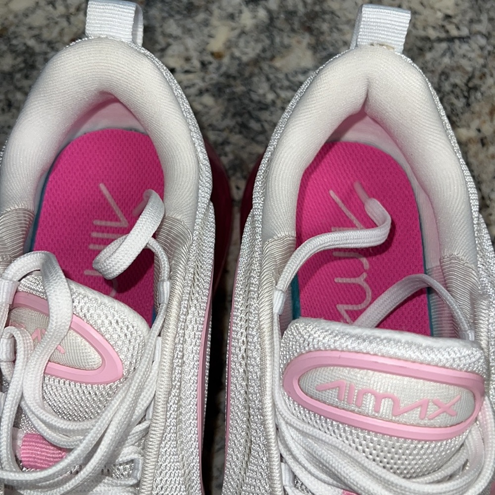 Nike Airmax 720 Athletic shoes 🌸🌺 - Picture 12 of 12